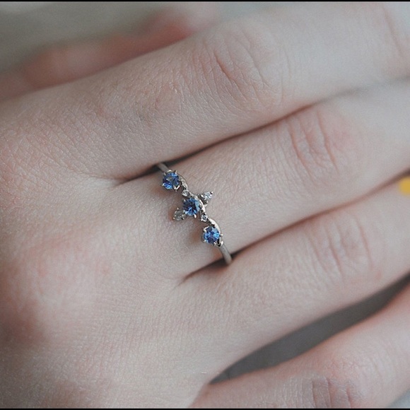 Light Blue 3 Stones Crown Minimalist Ring - Picture 1 of 5